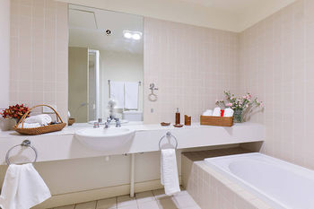 Anchor On Little Collins - Darwin Holiday 2