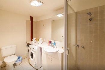 Anchor On Little Collins - Darwin Holiday 6