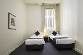 Anchor On Little Collins - Darwin Holiday 12