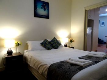 Anchor On Little Collins - Darwin Holiday 13