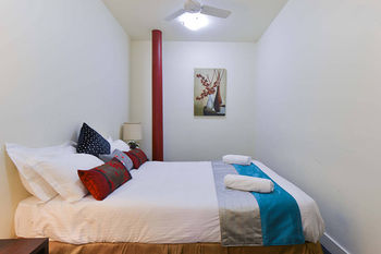 Anchor On Little Collins - Darwin Holiday 14