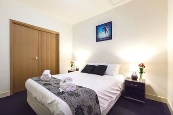 Anchor On Little Collins - Darwin Holiday 15