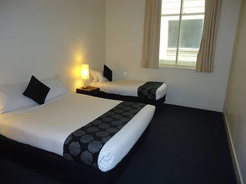 Anchor On Little Collins - Darwin Holiday 18