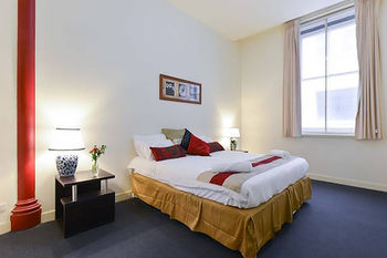 Anchor On Little Collins - Darwin Holiday 19