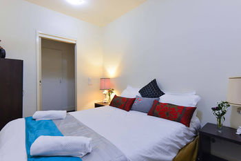 Anchor On Little Collins - Darwin Holiday 21