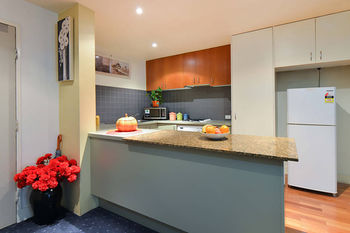 Anchor On Little Collins - Darwin Holiday 25