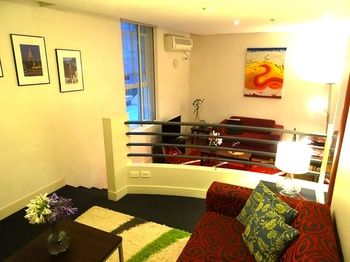 Anchor On Little Collins - Darwin Holiday 30