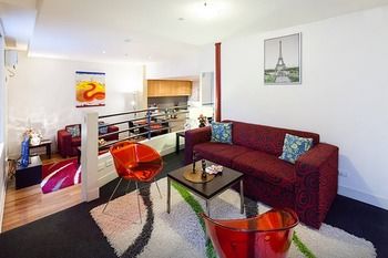 Anchor On Little Collins - Darwin Holiday 32