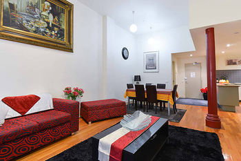 Anchor On Little Collins - Darwin Holiday 34