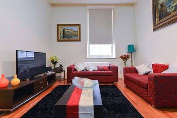 Anchor On Little Collins - Darwin Holiday 35