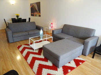 Anchor On Little Collins - Darwin Holiday 40