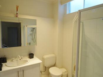 Anchor On Little Collins - Darwin Holiday 42