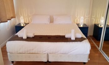 Anchor On Little Collins - Darwin Holiday 43