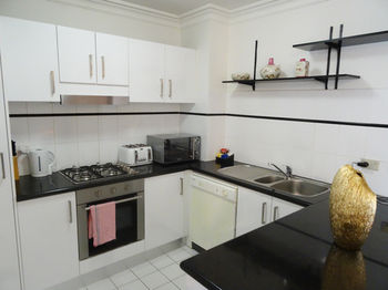 Anchor On Little Collins - Darwin Holiday 44