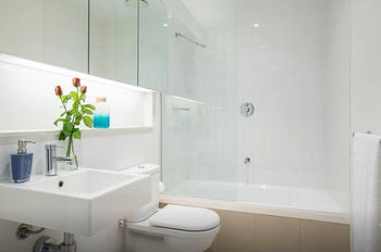 Anchor On Collins Sapphire - Darwin Holiday 8