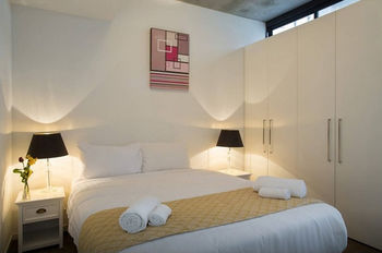 Anchor On Collins Sapphire - Darwin Holiday 9