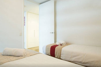 Anchor On Collins Sapphire - Darwin Holiday 30