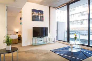 Anchor On Collins Sapphire - Darwin Holiday 35