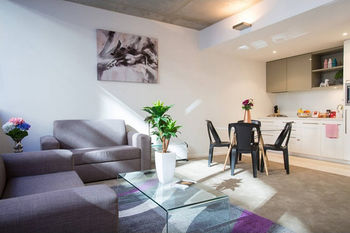 Anchor On Collins Sapphire - Darwin Holiday 41