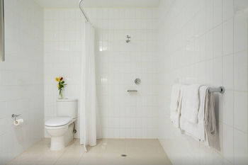 Anchor On Collins Sapphire - Darwin Holiday 42