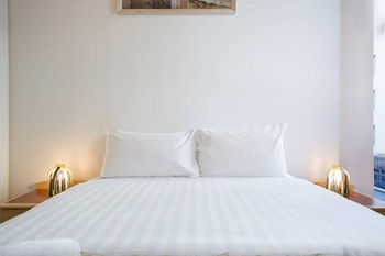 Anchor On Collins Sapphire - Darwin Holiday 47