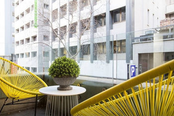 Anchor On Collins Sapphire - Darwin Holiday 54