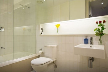 Anchor On Collins Sapphire - Darwin Holiday 55