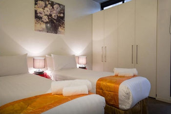 Anchor On Collins Sapphire - Darwin Holiday 56