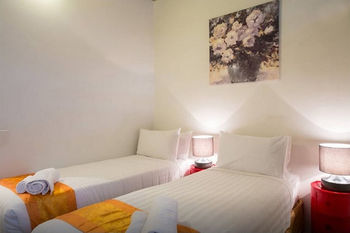 Anchor On Collins Sapphire - Darwin Holiday 60