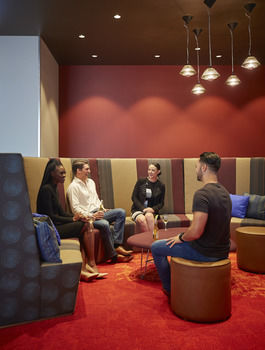 Holiday Inn Express Sydney Macquarie Park - Darwin Holiday 24