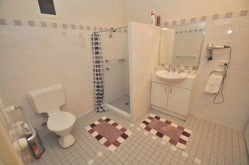 Camperdown 517 MIS Furnished Apartment - Darwin Holiday 1