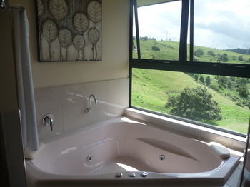 Top Of The Hill - Darwin Holiday 0