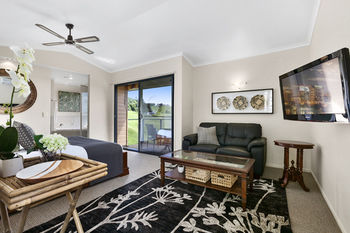 Top Of The Hill - Darwin Holiday 12