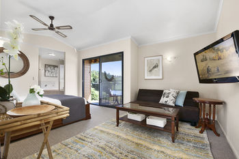 Top Of The Hill - Darwin Holiday 14