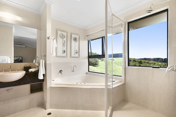 Top Of The Hill - Darwin Holiday 18