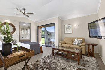 Top Of The Hill - Darwin Holiday 19