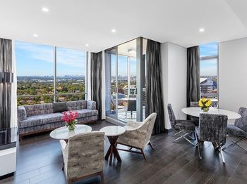 Meriton Serviced Apartments Church Street - Darwin Holiday 24