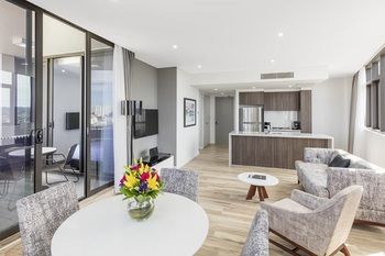 Meriton Serviced Apartments Church Street - Darwin Holiday 25