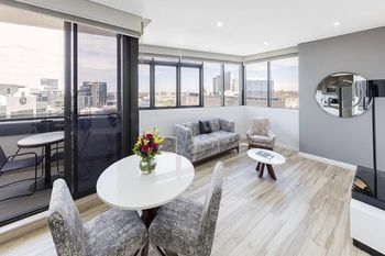 Meriton Serviced Apartments Church Street - Darwin Holiday 26