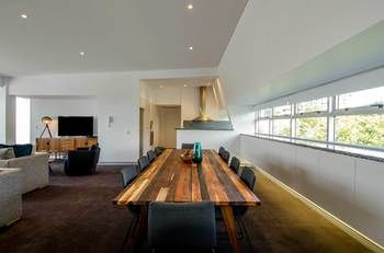 Sydney East Luxury Apartment - Darwin Holiday 11