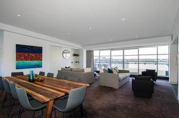 Sydney East Luxury Apartment - Darwin Holiday 17