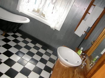 37 Queen Gloucester - Darwin Holiday 0