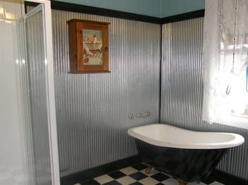 37 Queen Gloucester - Darwin Holiday 1