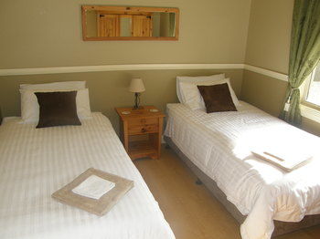 37 Queen Gloucester - Darwin Holiday 7