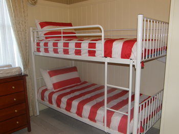 37 Queen Gloucester - Darwin Holiday 8