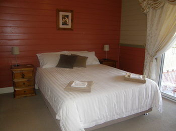 37 Queen Gloucester - Darwin Holiday 10