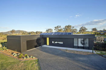 Zebula Gloucester - Darwin Holiday 0