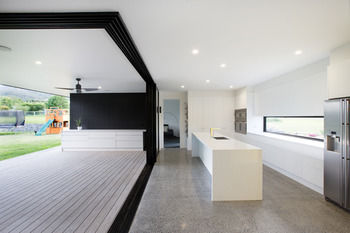 Zebula Gloucester - Darwin Holiday 4