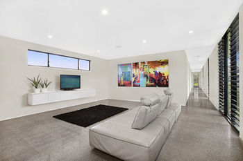 Zebula Gloucester - Darwin Holiday 5