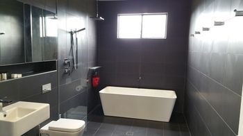 Zebula Gloucester - Darwin Holiday 6